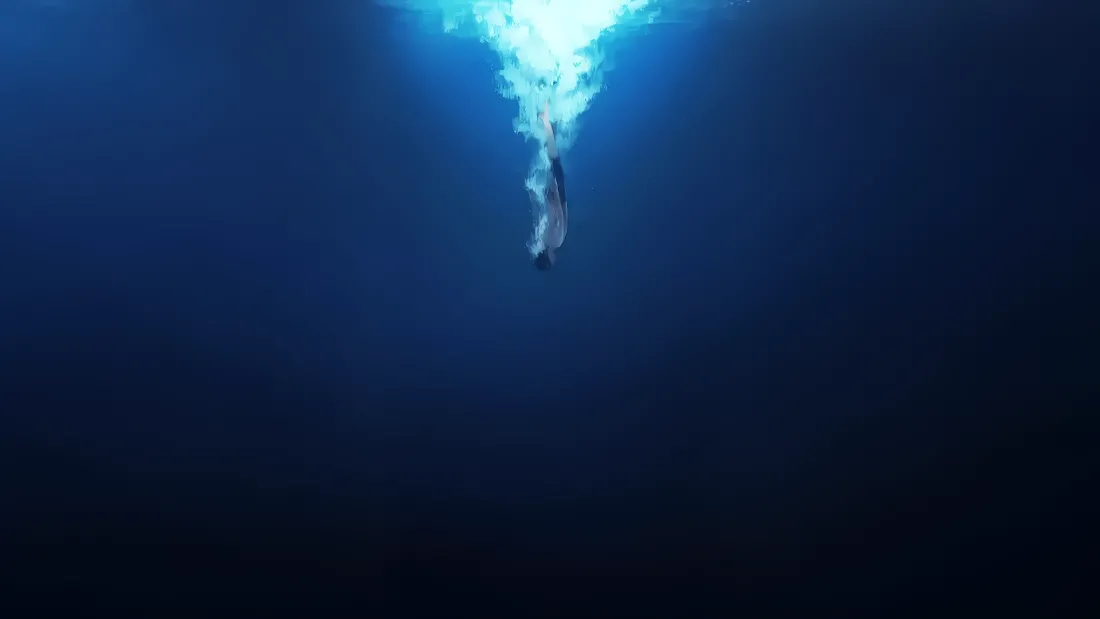 抽象人物剪影在深蓝海水中下坠,气泡轨迹含超流体折射,无面部特征符合安全规范