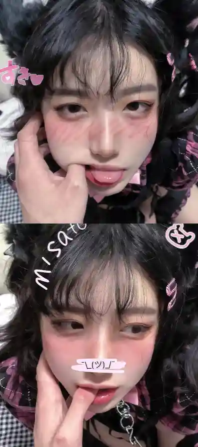 古天才绘制的双马尾少女做摸脸杀动作,粉黑撞色服装搭配蜜桃腮红妆容,带有"し(ツ)"颜文字和"m-sato"签名